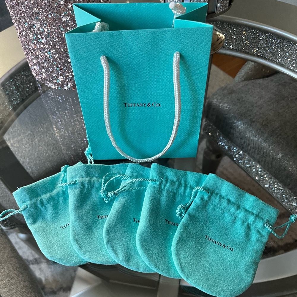 SOLD ON MERC@r!❌❌Tiffany & Co